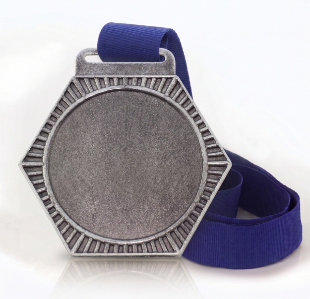 Imagem de MEDALHA GRANDE HEXAGONAL ENVELHECIDA NA COR PRATA- 70600-AZ-PV